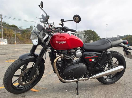 TRIUMPH STREET TWIN 